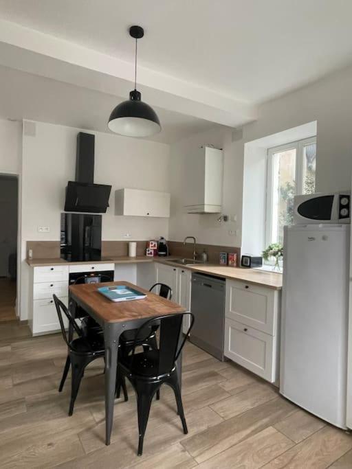 Agreable Gite Au Coeur Du Centre Ville 4 Personnes Chagny  Bagian luar foto